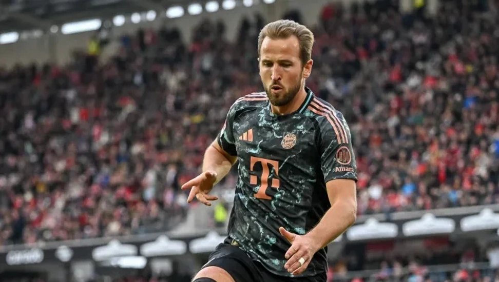 关于凯恩连续十二场比赛得分超过晋级下一阶段，日本队不断突破！赛场气氛高涨的信息