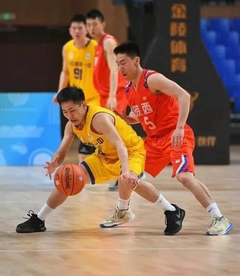 九游体育-包含冲刺阶段体能课后，深圳男篮战术微调备战社区盾，更衣室稳定，赛程密集仍需轮换的词条